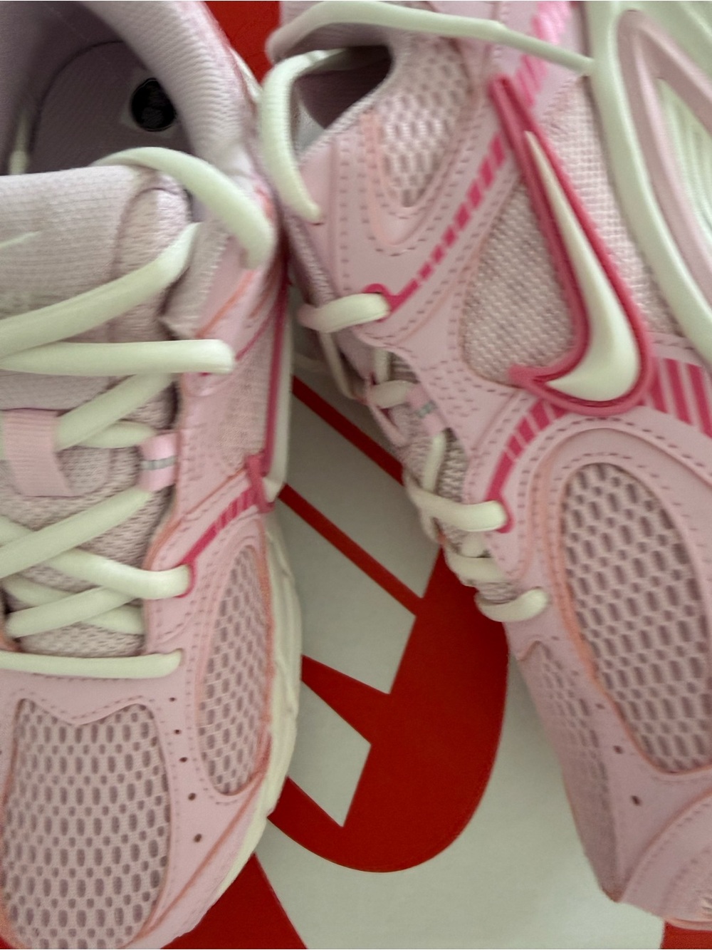 New women’s Sz 7.5, 8 Nike Pink and White Mesh Athletic Sneakers - Picture 5 of 7